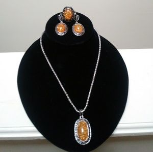 Beautiful Vintage Necklace Set